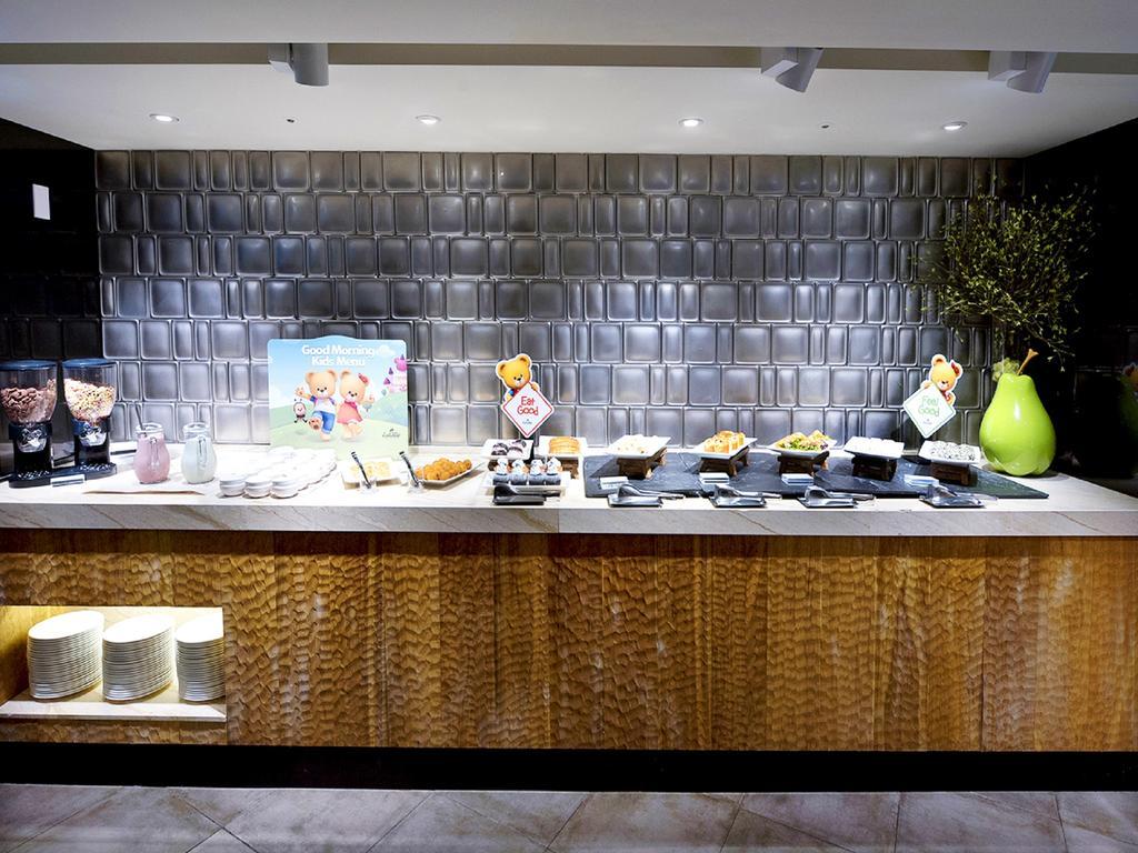 Kensington Jeju Hotel Exterior foto The buffet at the lounge