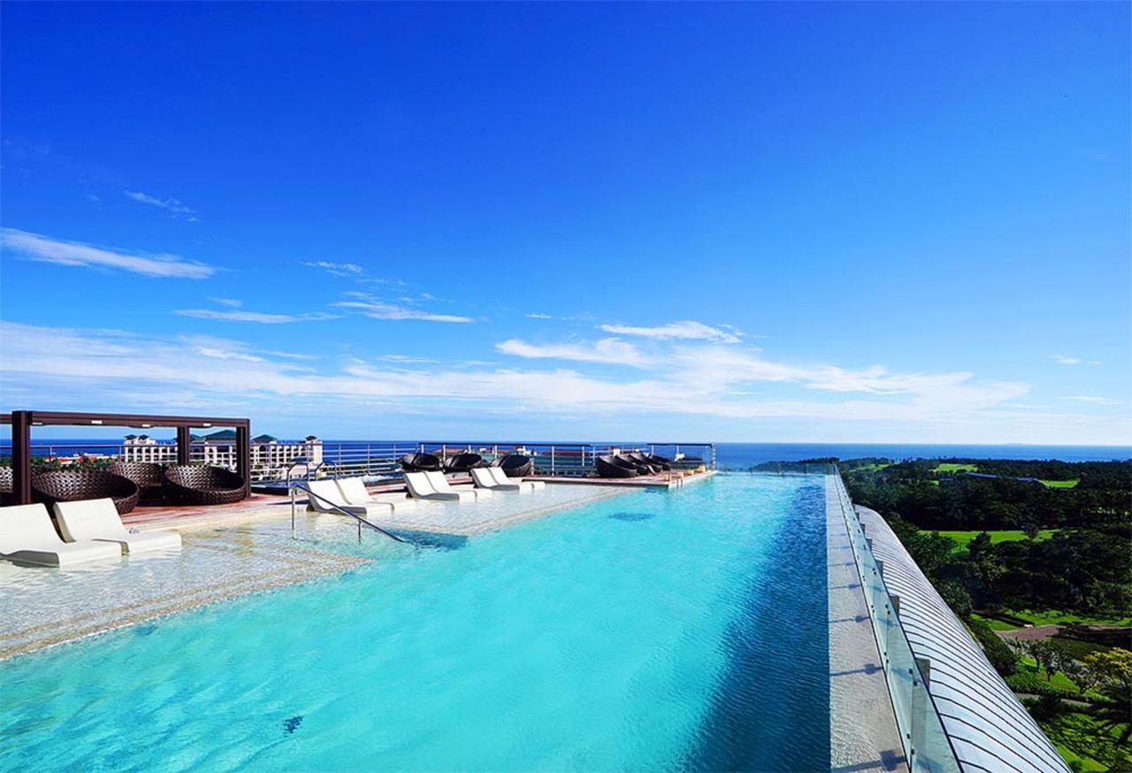 Kensington Jeju Hotel Exterior foto Infinity pool at the top of the hotel